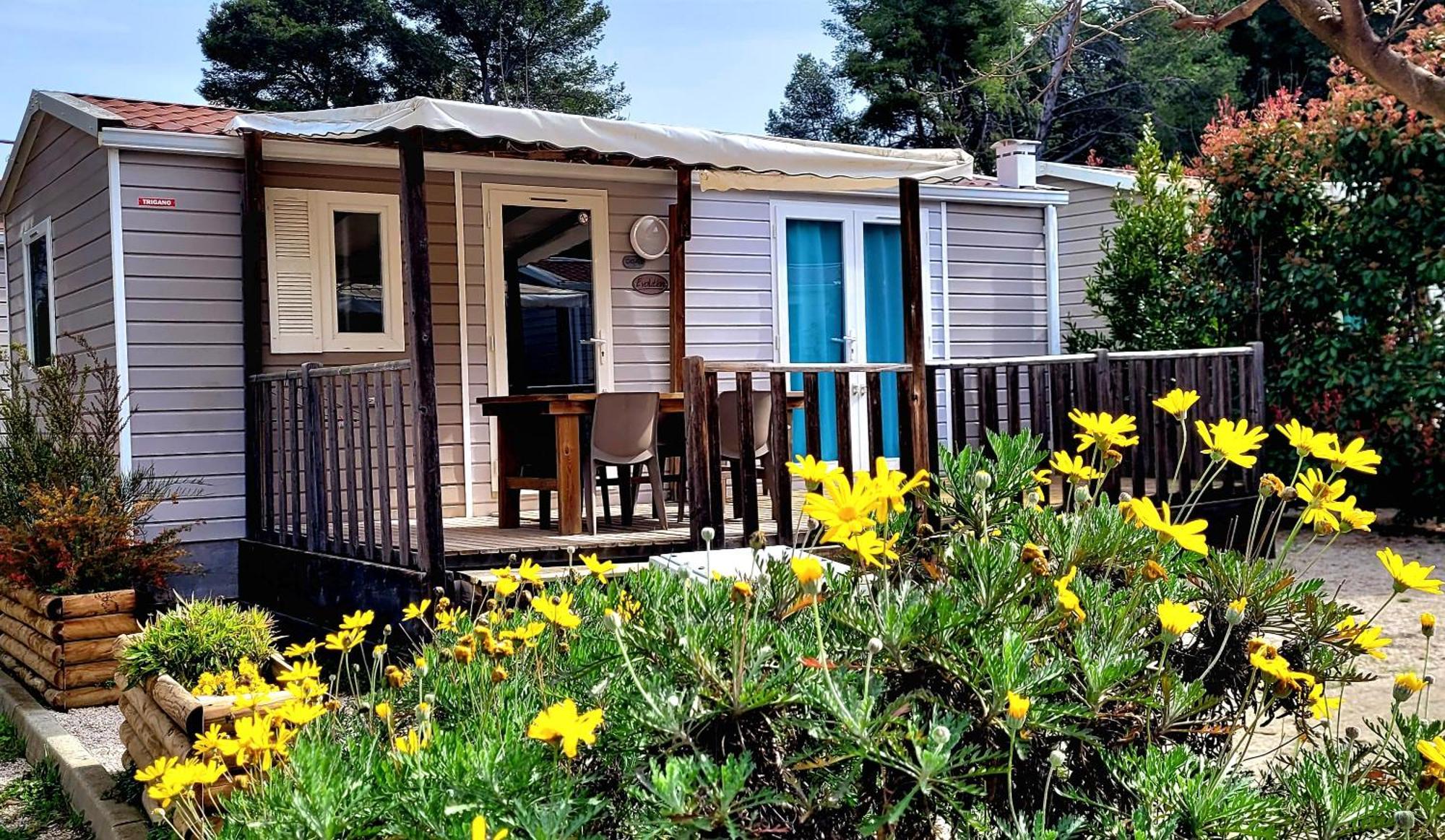 Camping Aux Portes De Cassis Roquefort-la-Bedoule Exterior photo